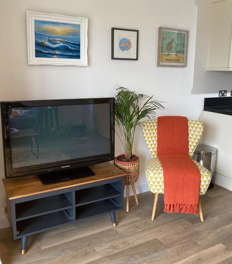 Dog-friendly Stylish Flat, Parking, Nr Lusty Glaze *